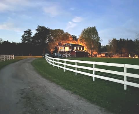 Top Airbnb: Alphin's Red Barn & Venue in Texas