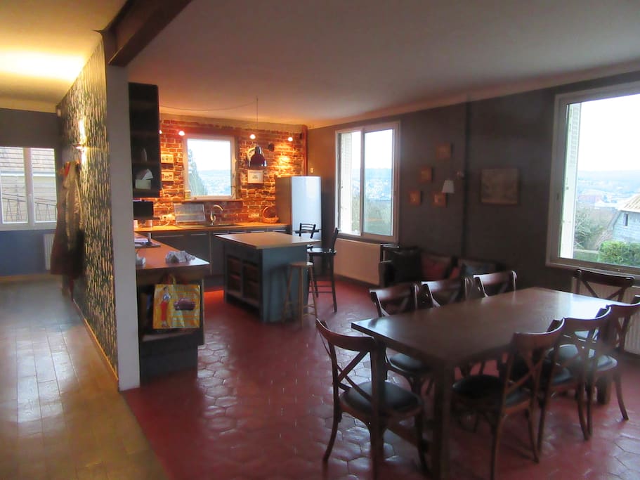 Le grand espace du rez de chaussée et le couloir d'entrée