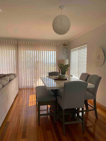 Bunbury beachfront townhouse, 500m to the CBD. gallery image 5