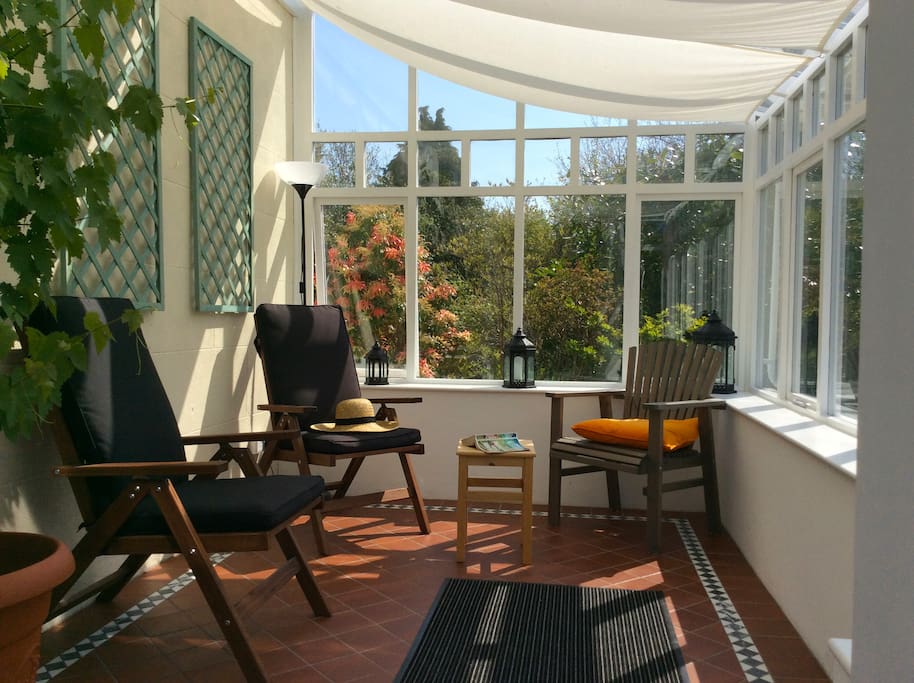 Sunny Garden room.