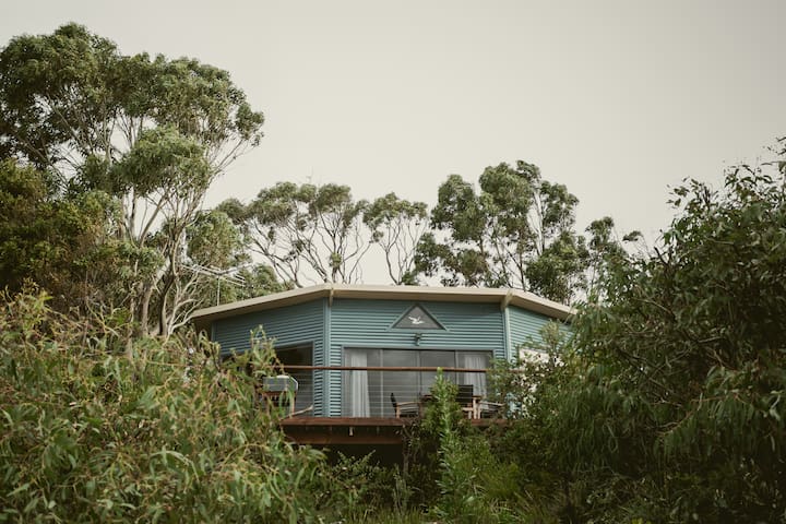 Larus Waterfront Cottage