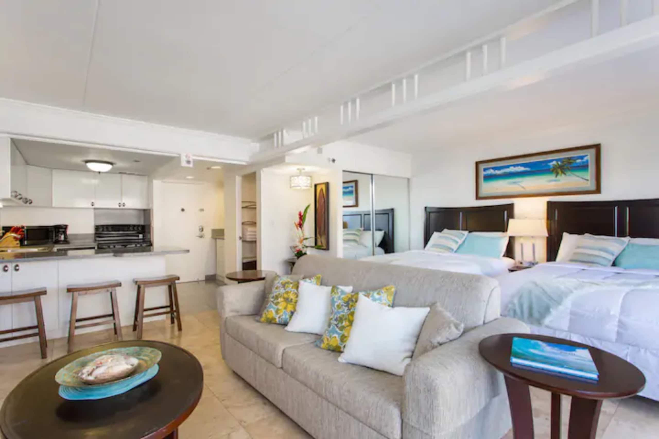 Condo in Honolulu · ★4.64 · 1 bedroom · 2 beds · 1 private bath - Image 6