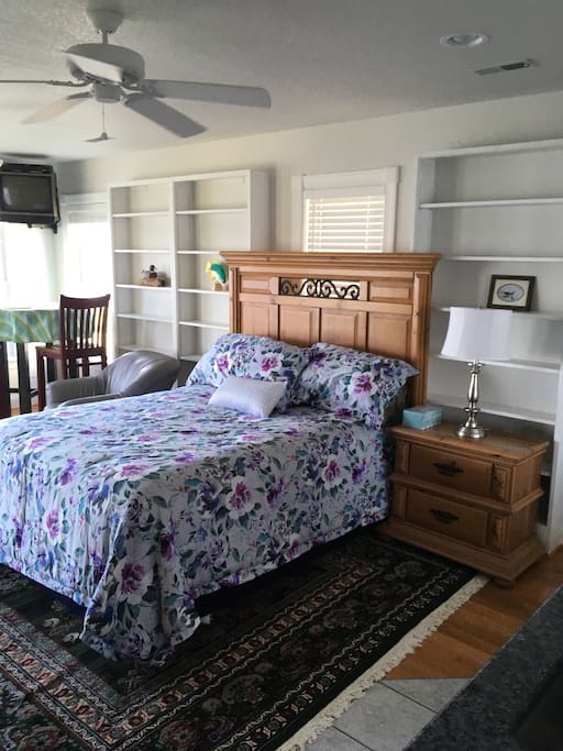 Queen bedroom