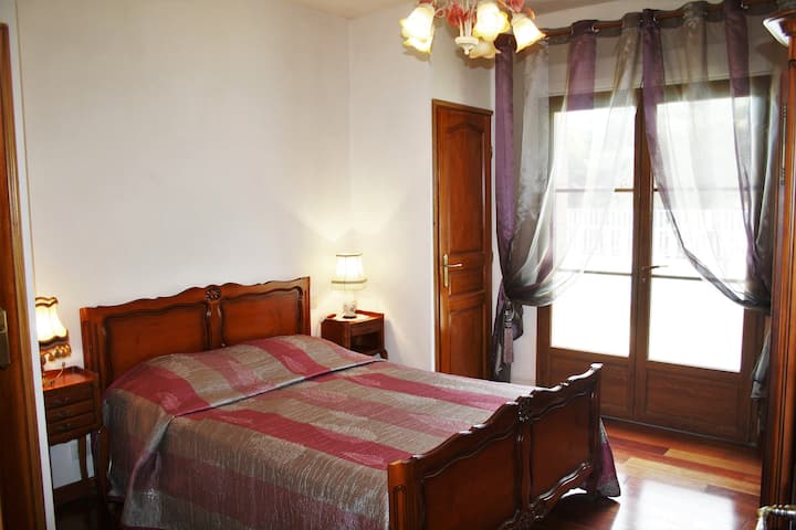 la 1ere chambre double en RDC / the first double bedroom at ground-floor