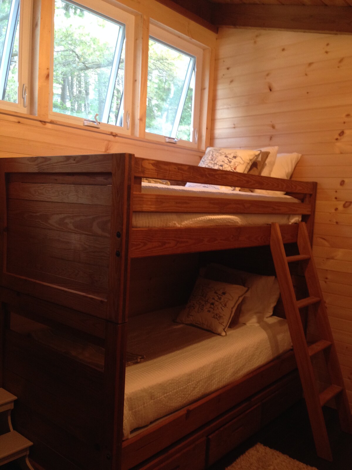 „Soba na kat”. Jednokrevetna soba. 
