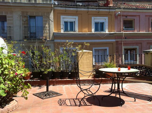 Romantic terrace and large penthouse Malasaña gallery image 2