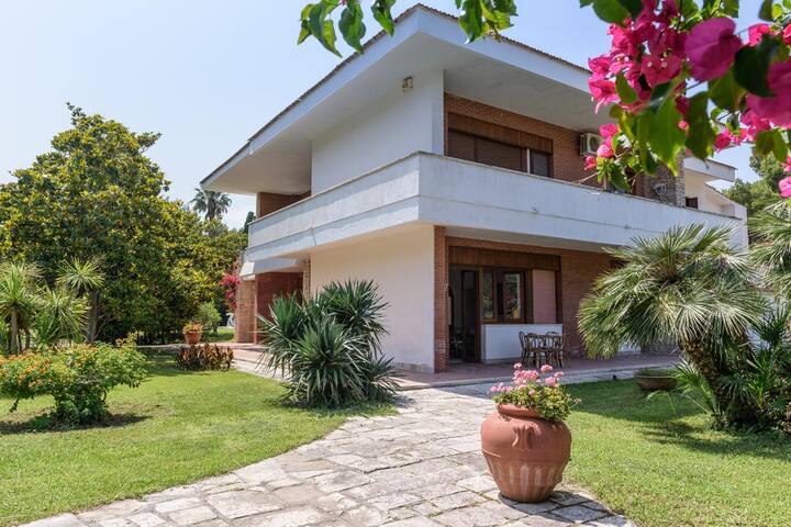 Villa con piscina vicino al mare gallery image 5