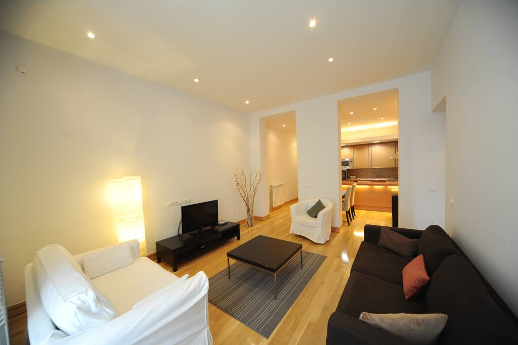 Salon & Cocina / Living room & Kitchen