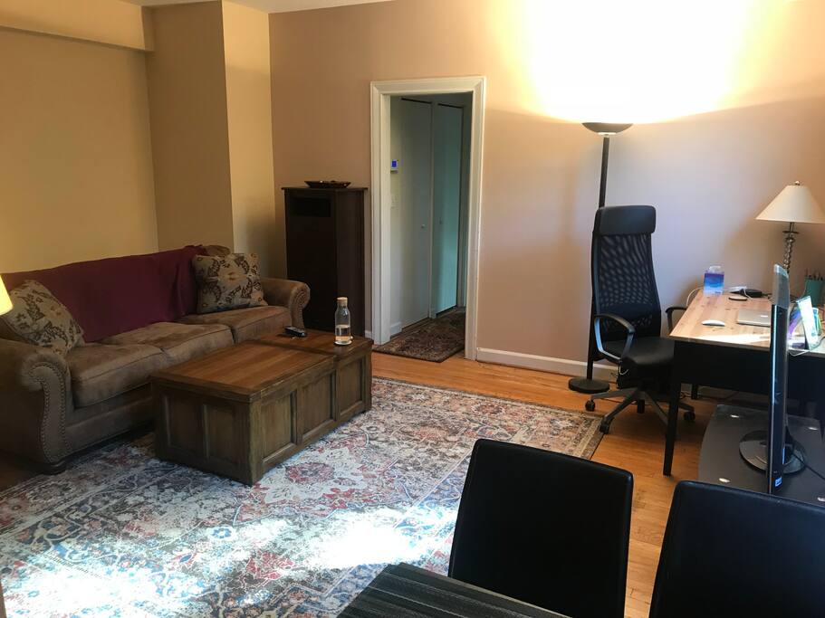 Extra living room pic (just to give you a better feel of the layout)