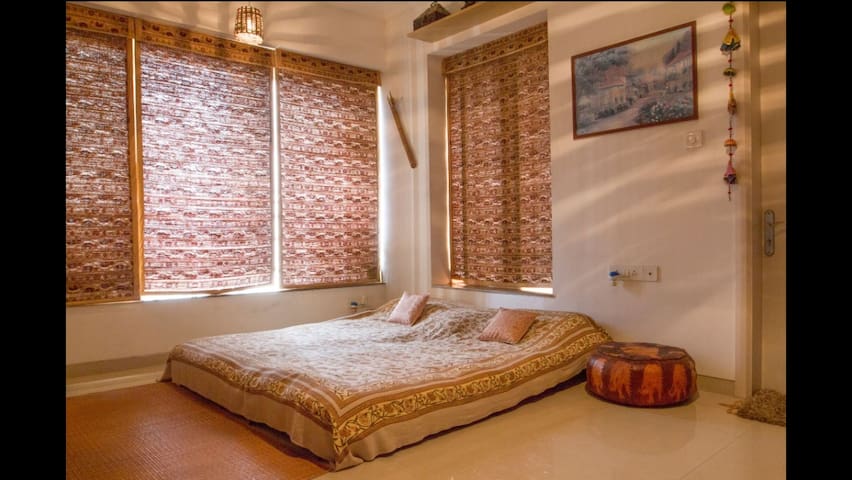 Airbnb Aksa Beach Holiday Rentals Places To Stay