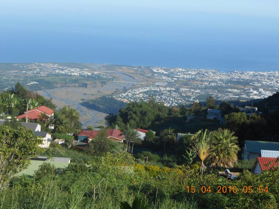 Vue de la terrasse et de la chambre
