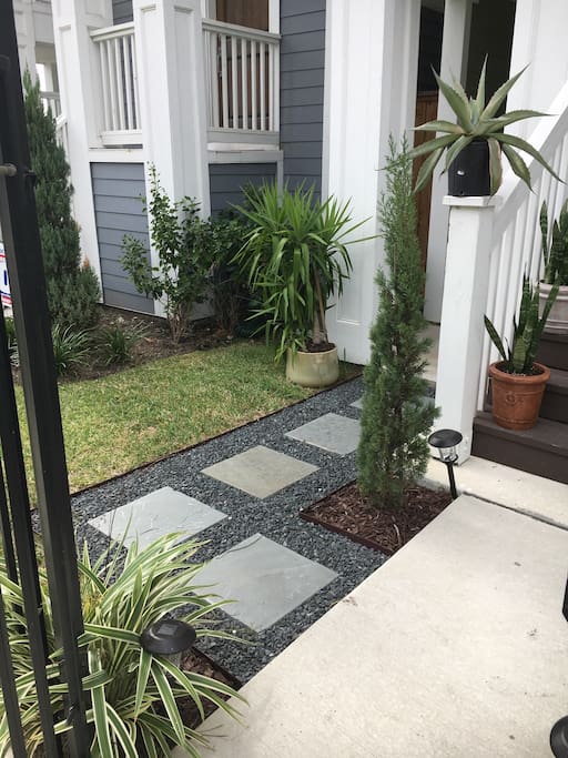 Private entry on ground level