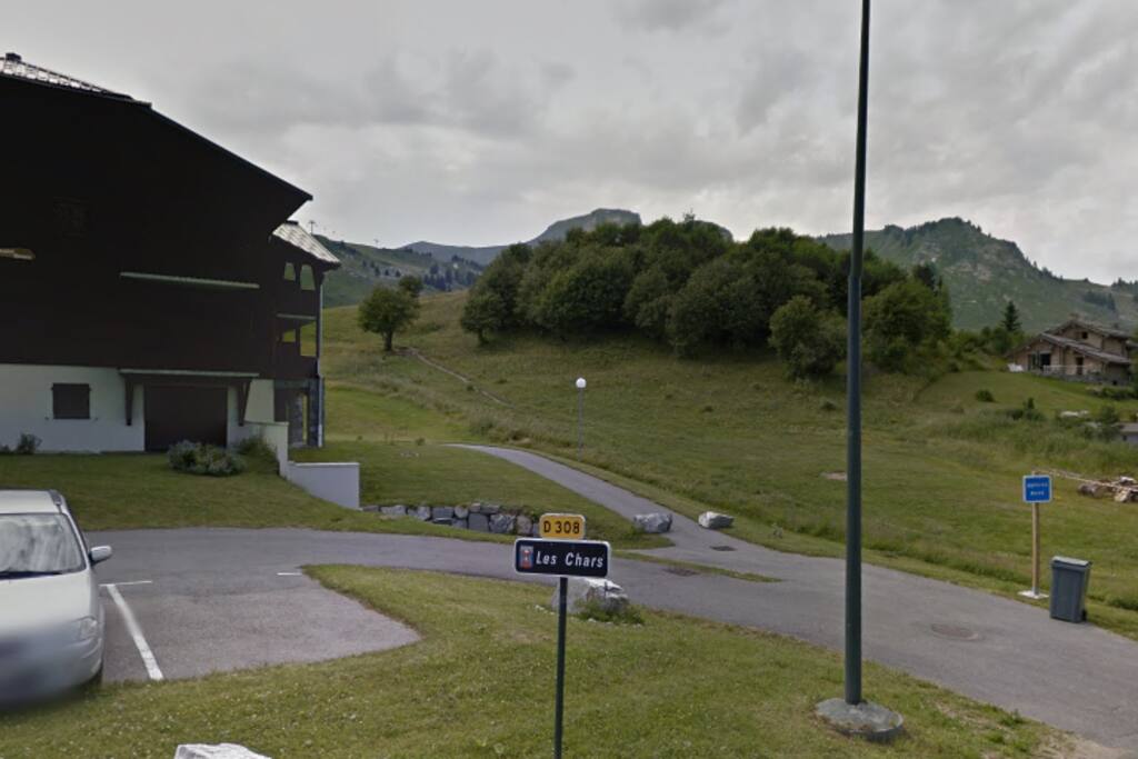 Parking extérieur et chalet