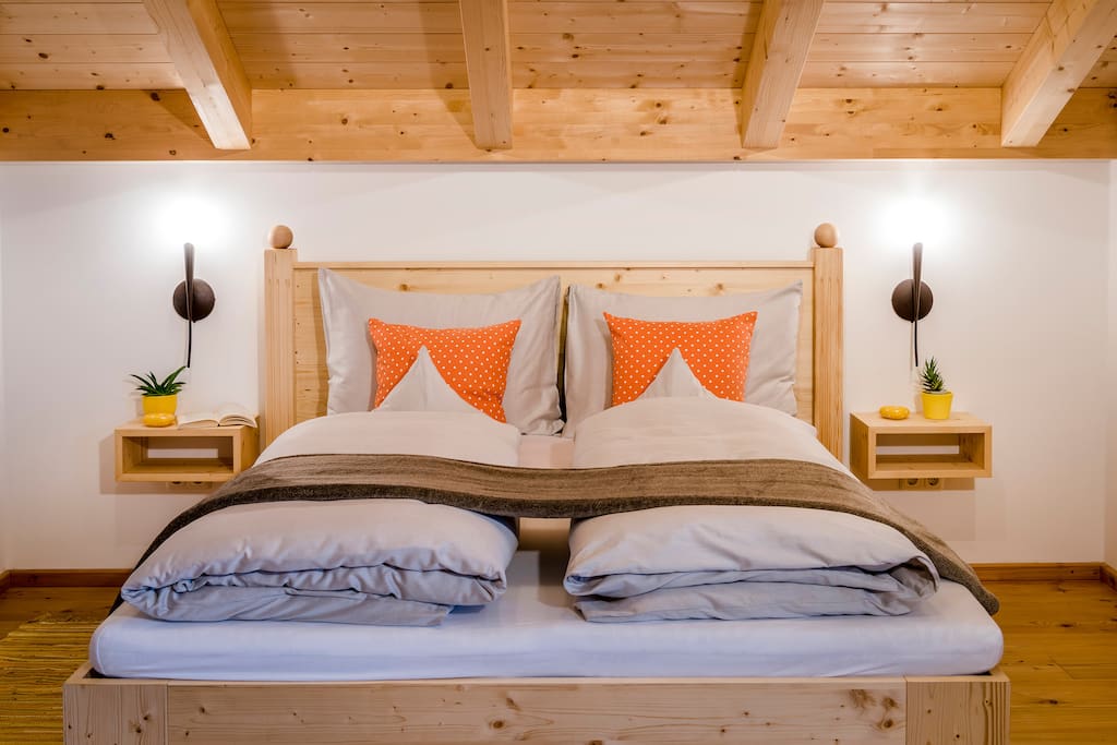 Schlafzimmer 1