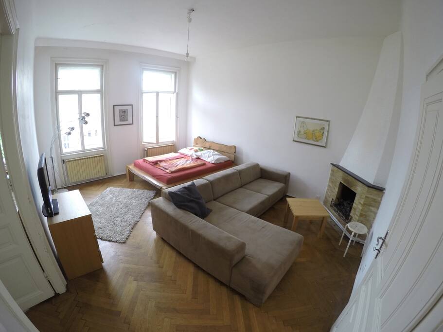 28m2 - King size bed - couch, fire place and TV