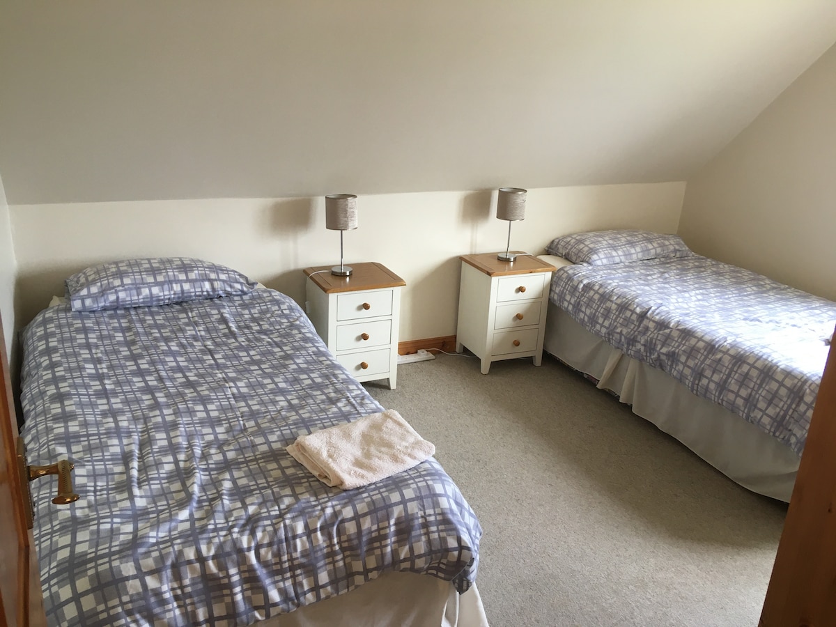 Спалня 3 с 2 единични легла