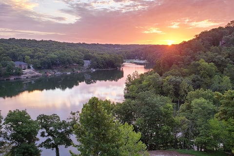 The Sunrise House on Lake Ann Apartment