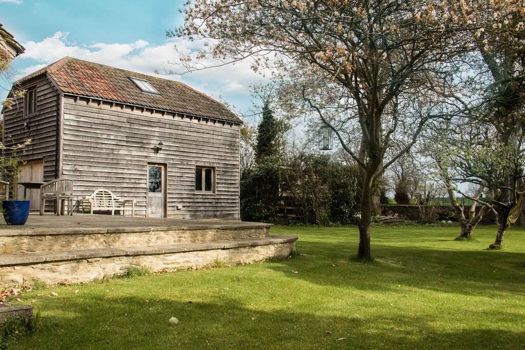 The annexe consists of 2 levels: an ensuite double bedroom upstairs and a kitchenette/lounge with double pullout couch/bed downstairs.