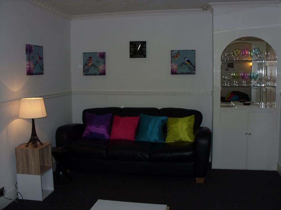 FRONT ROOM
