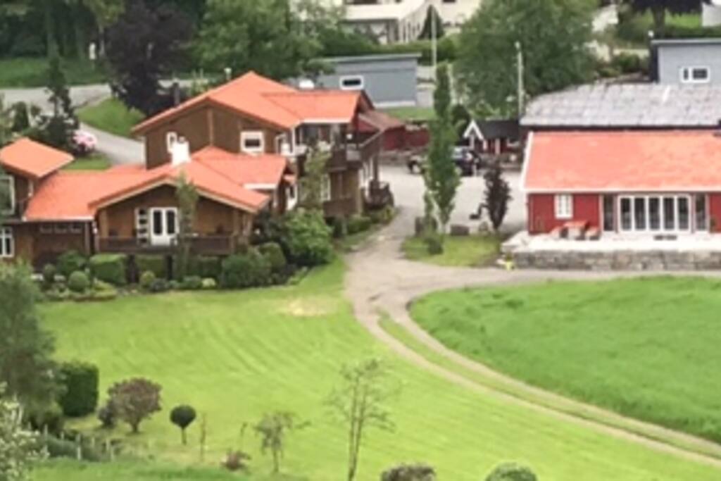Oversikts bilde av gården