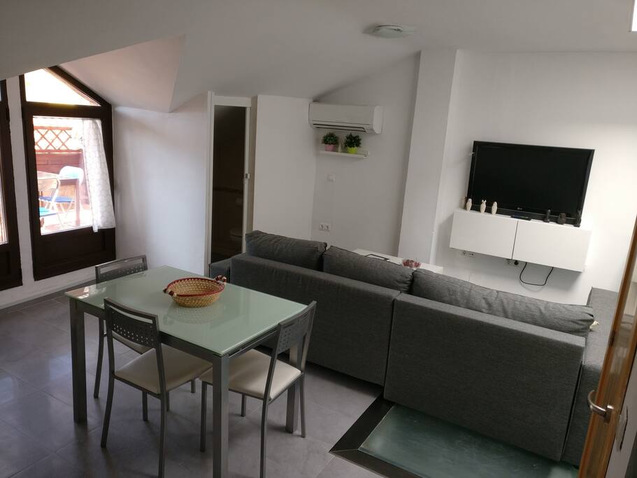 Salón con sofá cama de 140 cm