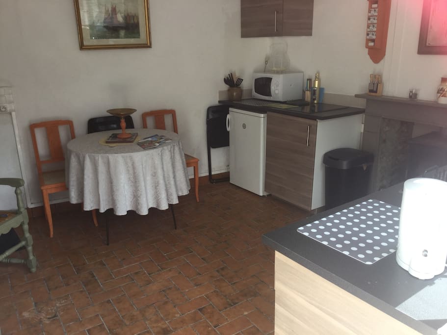 The kitchen/dining room