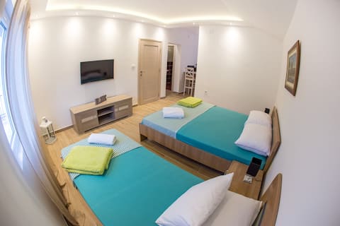 Top performing Airbnb: Novak apartment 4 Budva in Bijeli Do