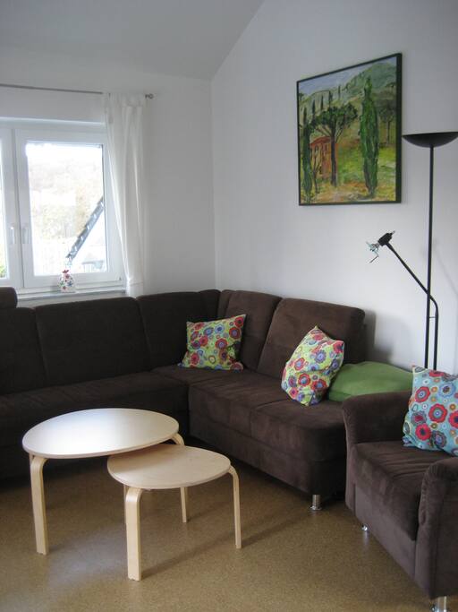 Gemütliche Sitzecke mit Fernseher