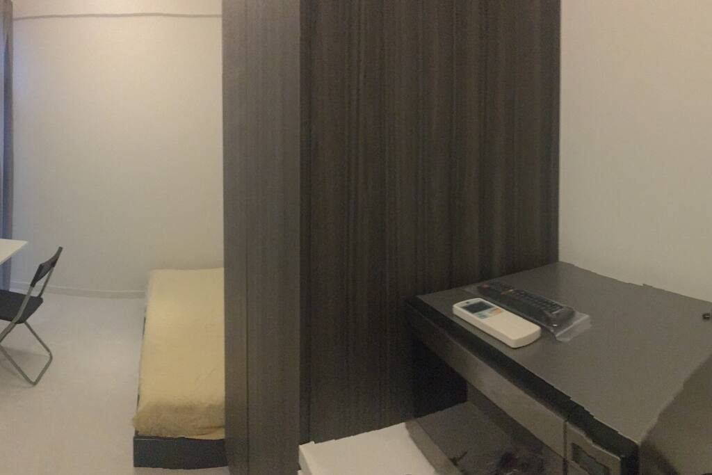 Cosy minimalist studio