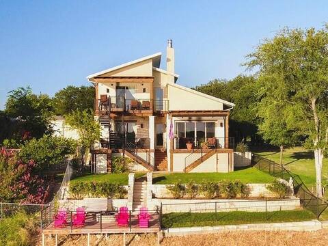 Luxury Lakehouse on Lake Whitney