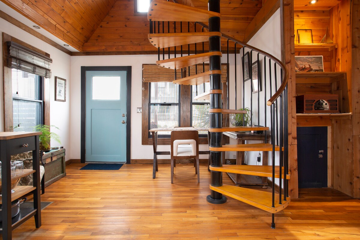 Modern Lofted Cottage Custom Woodwork, Central ATX