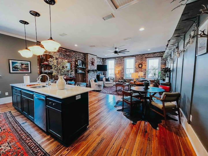 Charming and Cozy Loft Right On Broad Street Lofts for Rent in