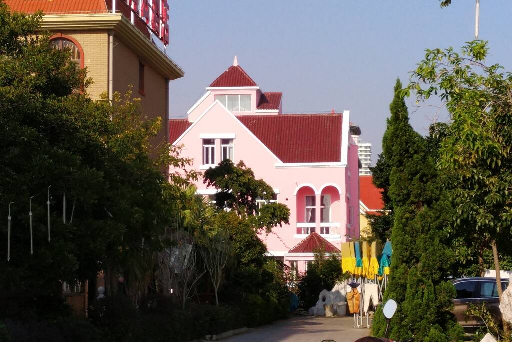 别墅外观。家庭旅馆,拥有20套房间带独立卫生间,简装,有餐厅,可提供3餐。