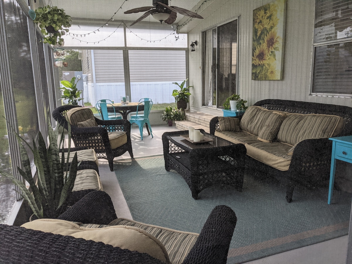 Top performing Airbnb: Cozy 2 bedroom 2 full bath home with Hot tub/Spa in Grove City
