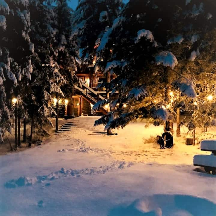 Hillside Hideaway at Christina Lake