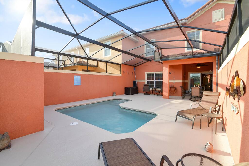 Take a dip in the sparkling water of this magical plunge pool that sits under the Florida sun - or relax on the deck loungers and drift off to sleep. It's your very own little slice of heaven on earth.