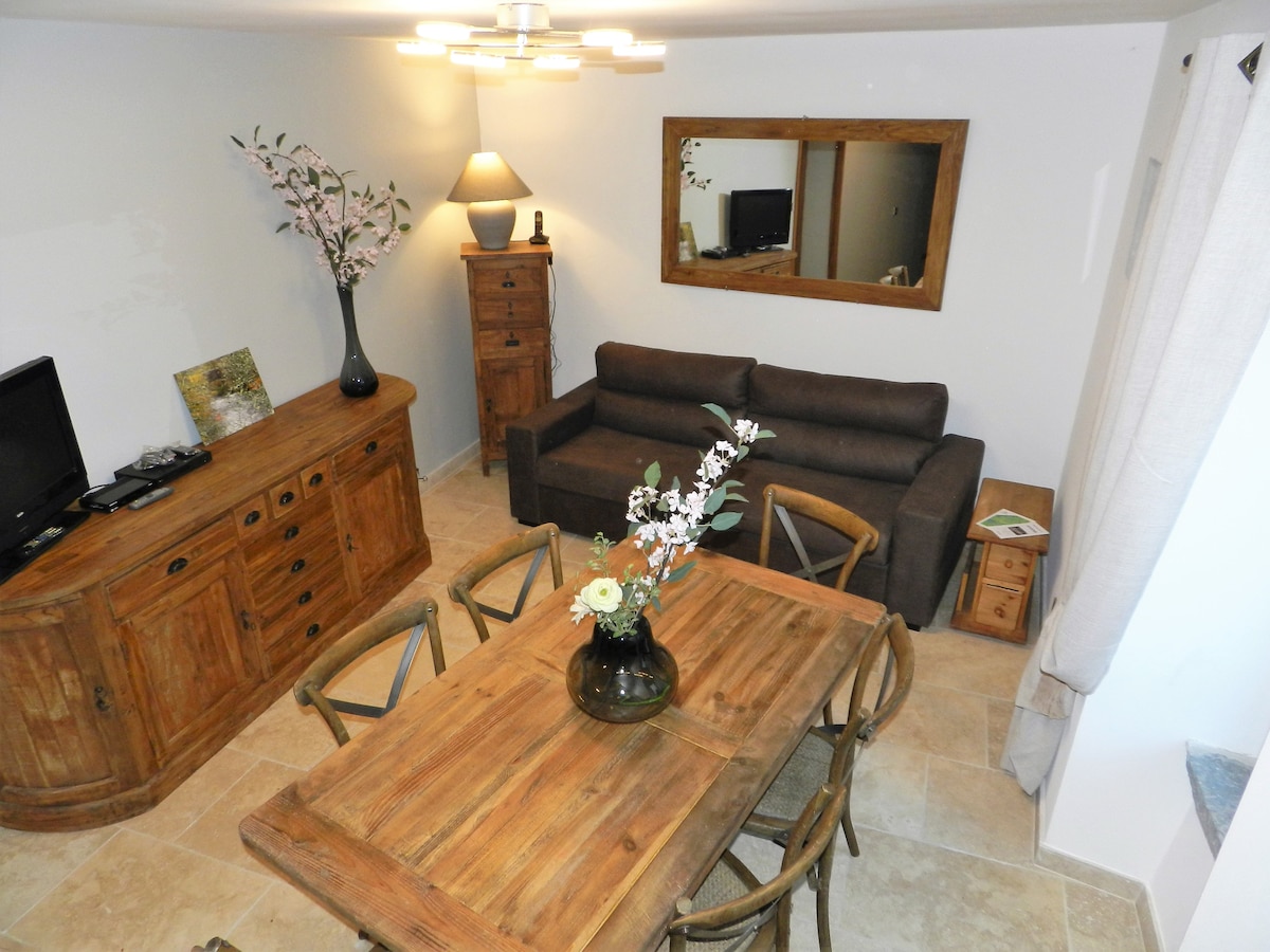 Airbnb performant: AVENE charming F3 house, rated 3 stars à Avène