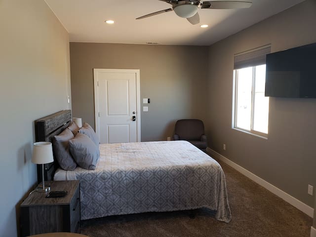 10 min from Antelope Canyon
Mustang apartments 1