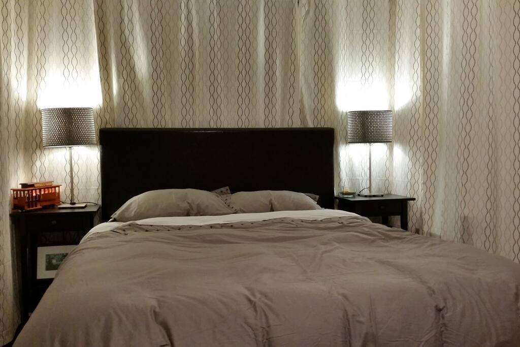 8" latex base with 3" memory foam covered by a water-proof mattress pad for your protection. All white bedding items are bleach cleaned for every guest.
