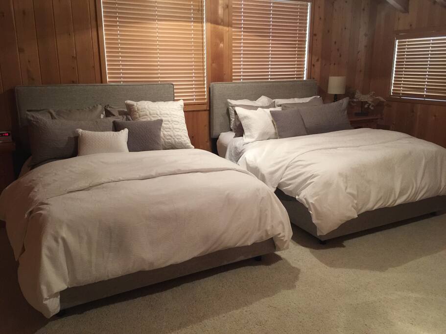 Upstairs Right Bedroom with 2 Queen Beds