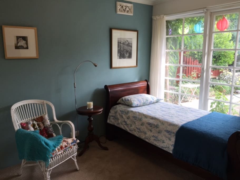 Single bedroom , sunny and looking into a small garden area.