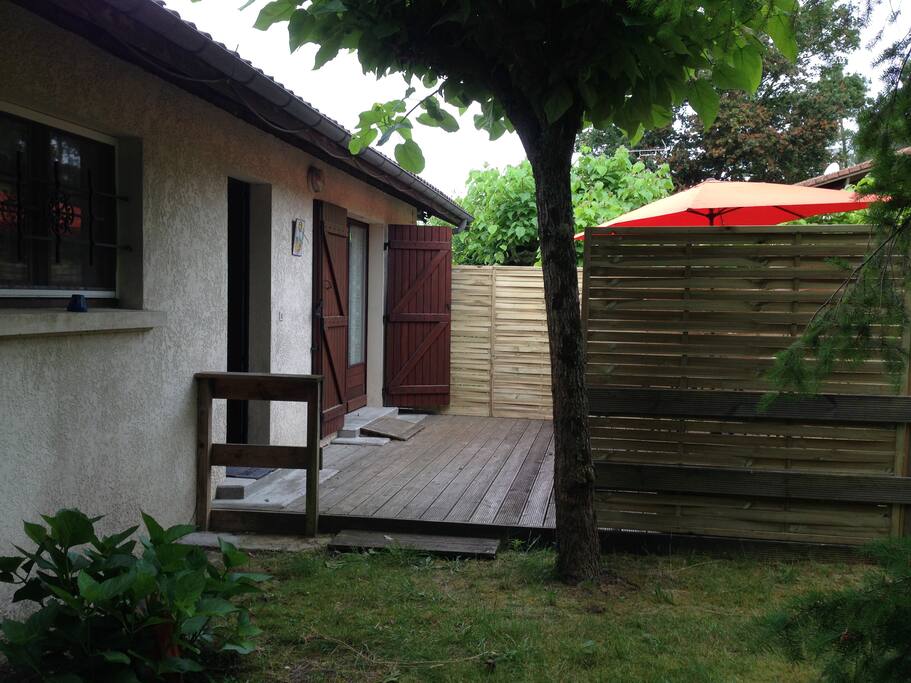 Maisonnette individuelle située sur notre propriété privée, au calme près de toutes commodités.