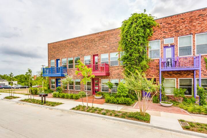 LUXURY 2000 SF TOWNHOME IN TRENDY S MAIN DISTRICT gallery image 2