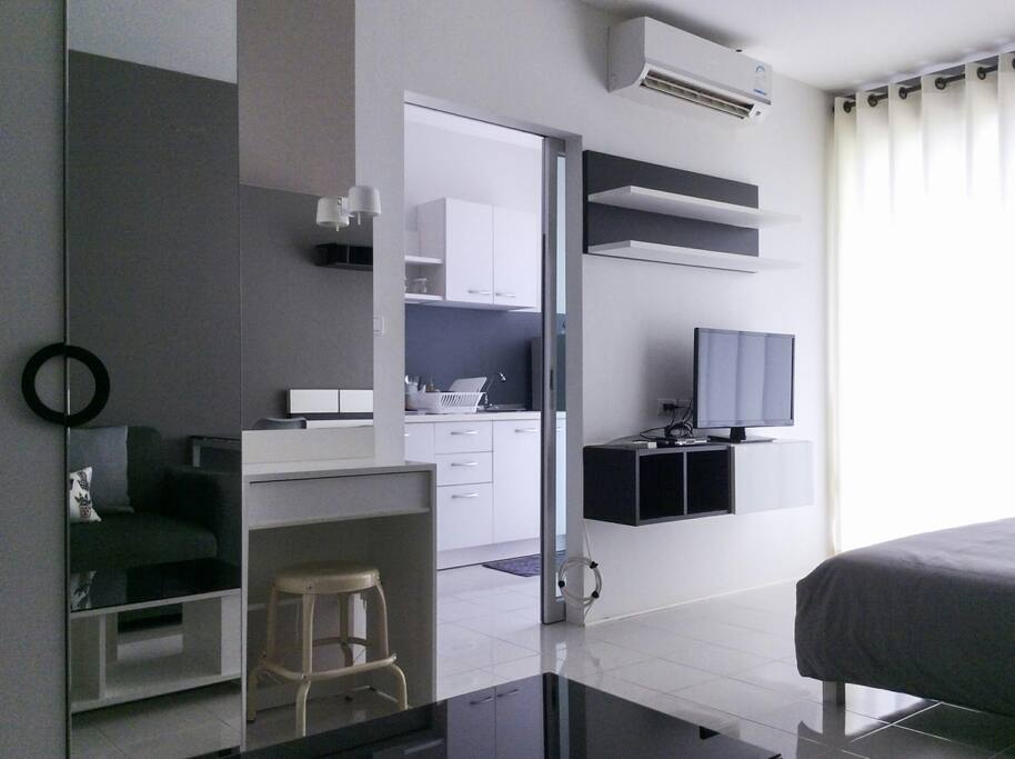 Cable TV,Dressing area.
