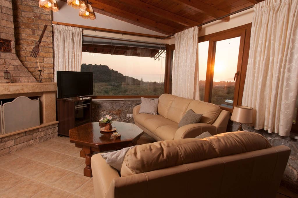 Relaxing by the fireplace with panoramic view