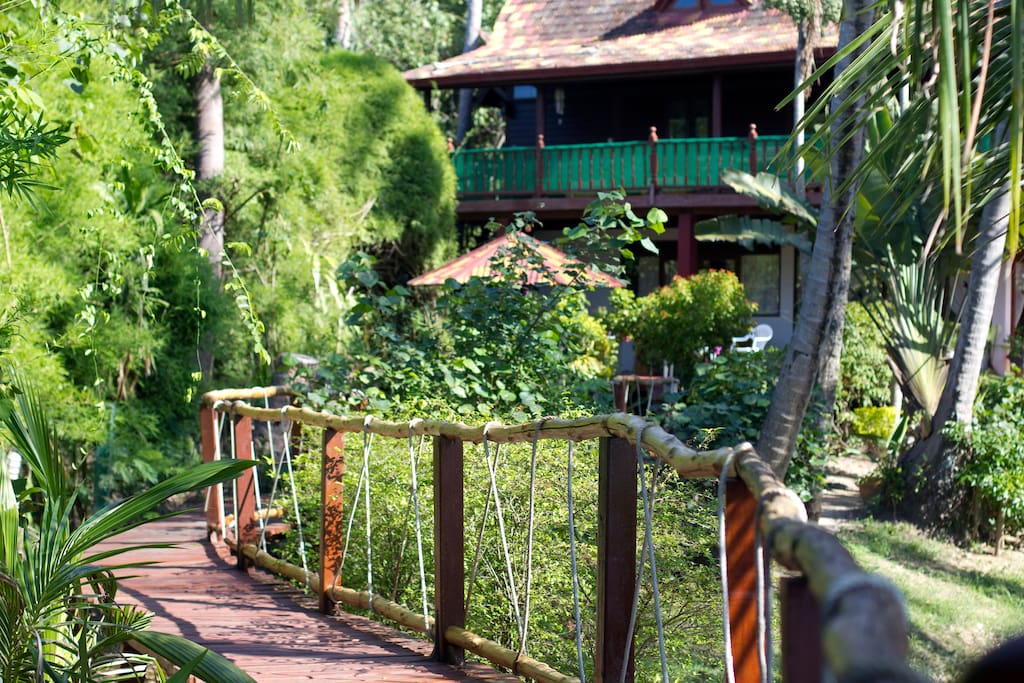 Walkway to Beach