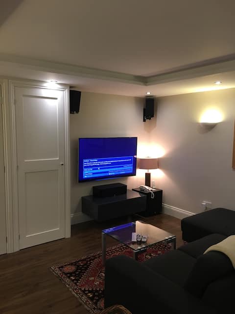 Top performing Airbnb: Self contained flat near Leeds Bradford Airport in Guiseley & Yeadon