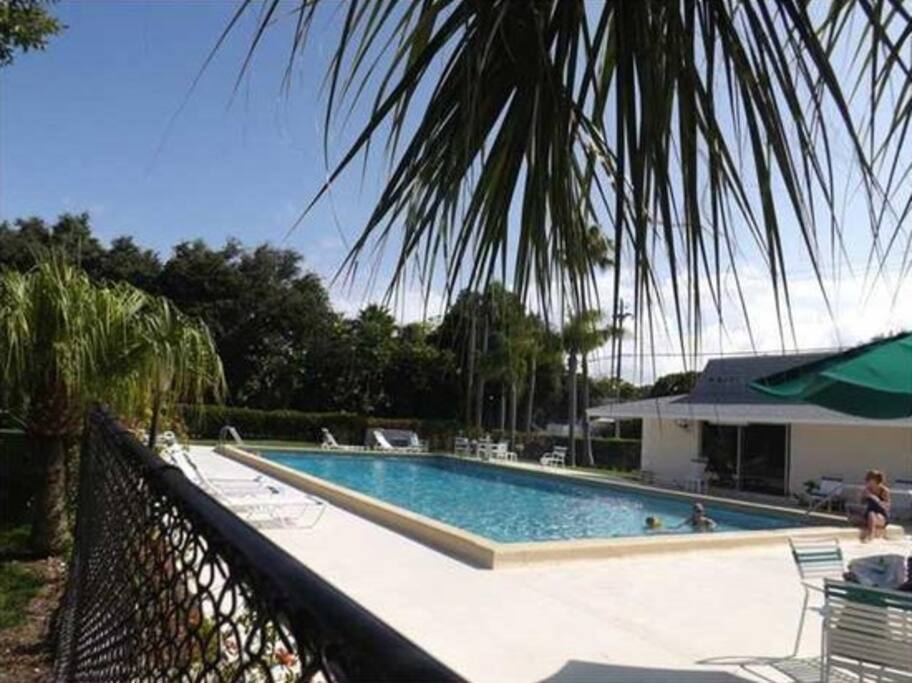 Pool/Clubhouse