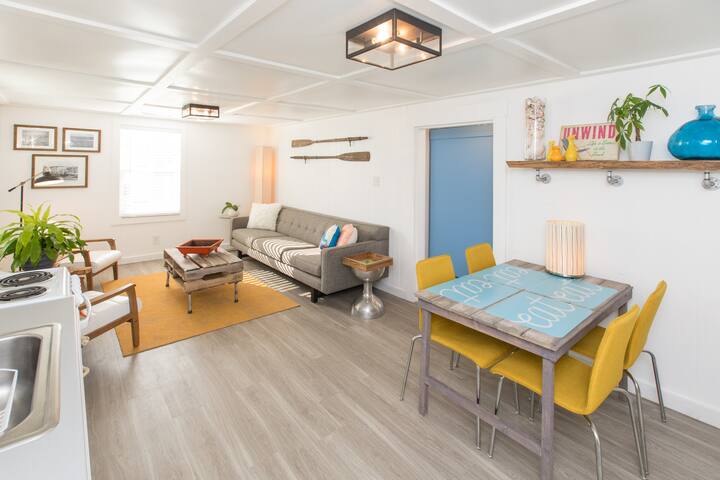 The CARRIAGE HOUSE on the Chesapeake Bay