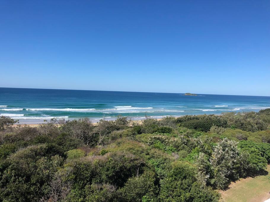 Paradise found, quiet beach, even in busy season. With a patrolled surf beach 150m away.